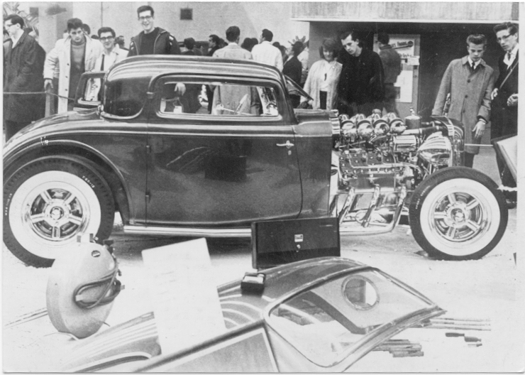 File:Andy-kassa-1932-ford-13.jpg
