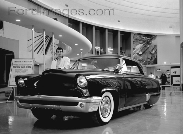 File:Rotunda-1955-custom-show32.jpg