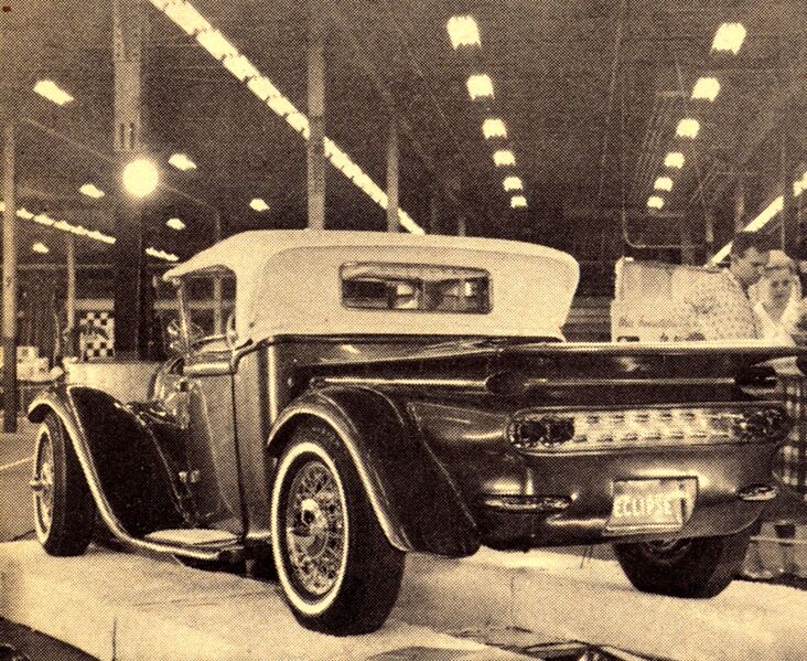 File:Ray-farhner-1932-ford-the-eclipse.jpg