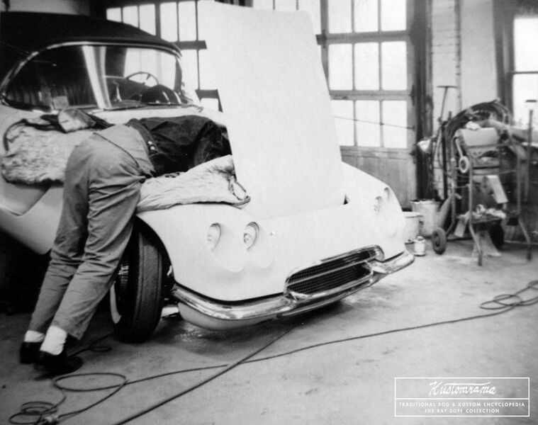 File:Hank-bornstein-1959-corvette-pineapple-pearl.jpg